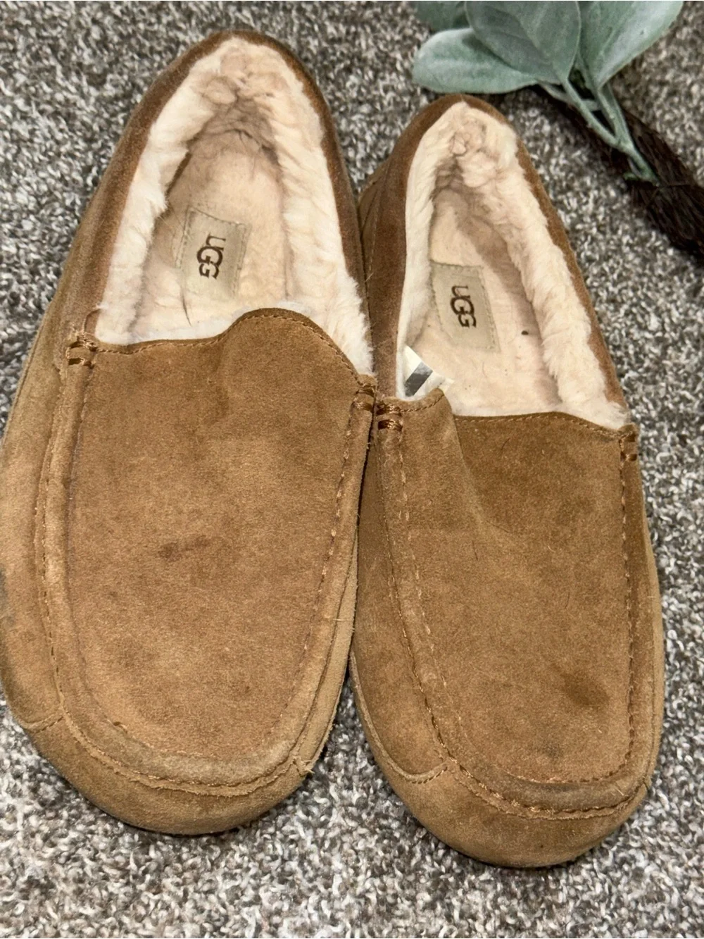 UGG men’s size 12 tan suede slippers